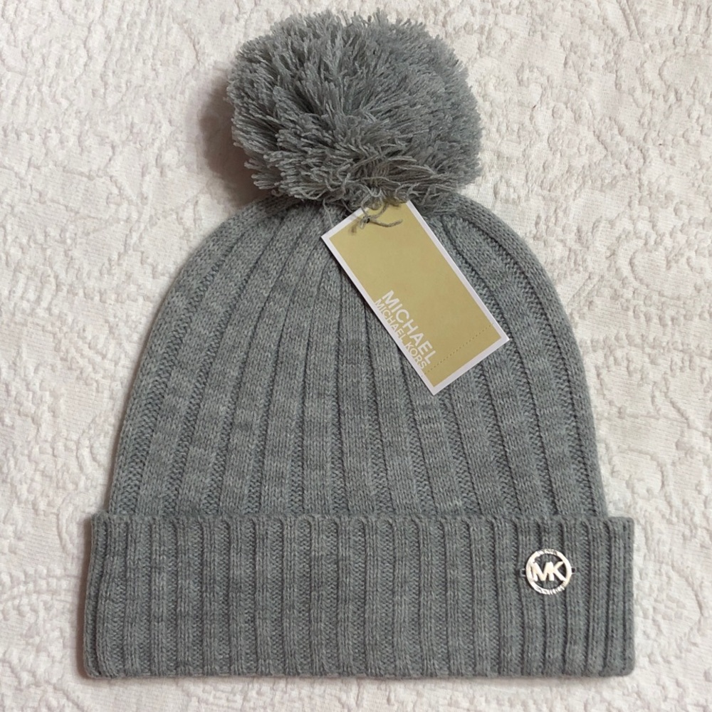 NWT! Michael Kors Women’s Gray Knit Beanie with Pom-Pom